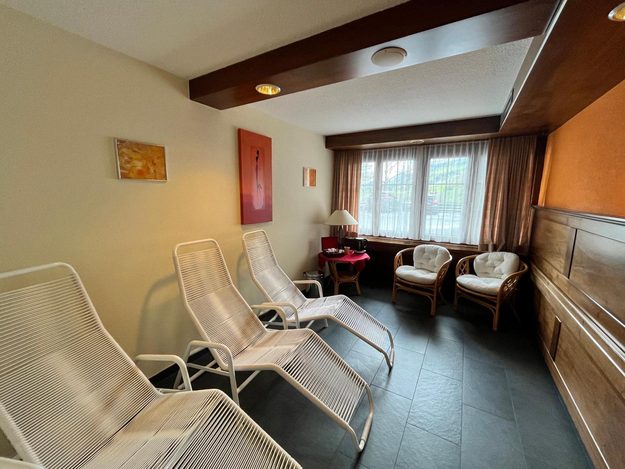 Hotel Alfa Superieur - Leukerbad-Therme Exteriör bild